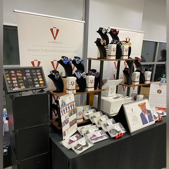 University of Kentucky Handcrafted Bow Tie - 01 - Picture 12 of 13